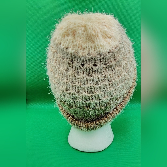 Double Layered pineapple beanie - Picture 3 of 3